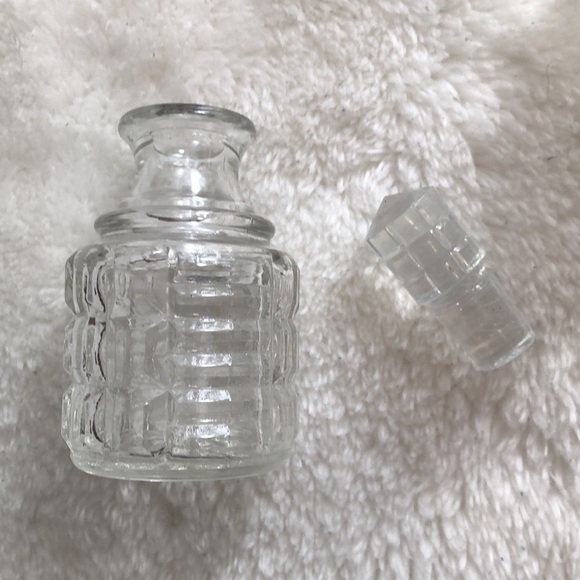 VTG Apothecary bottles scents, vinegar, oils, glass England toppers  set (4) - Picture 4 of 6